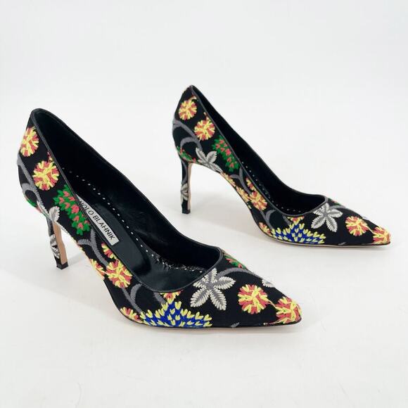 Manolo Blahnik BB 90 Black Floral Embroidered Fabric Pointed Toe Pumps IT 38 - Picture 2 of 11